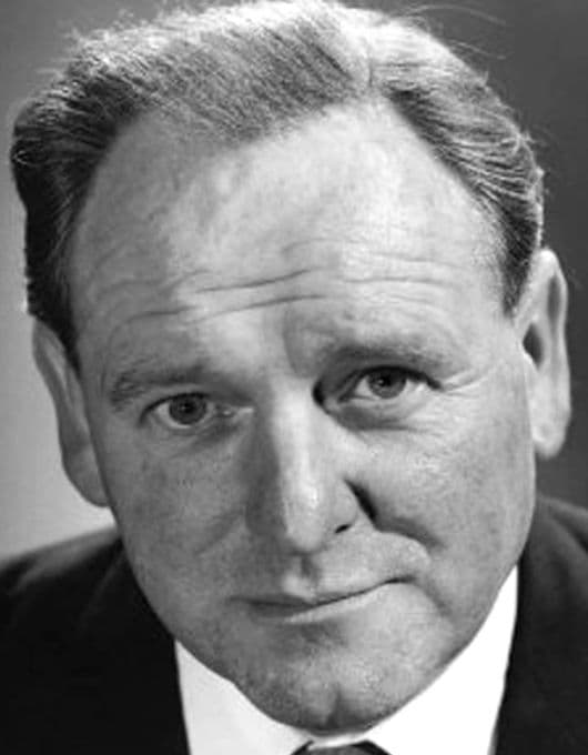 Bernard Lee