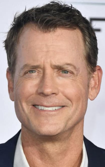 Greg Kinnear